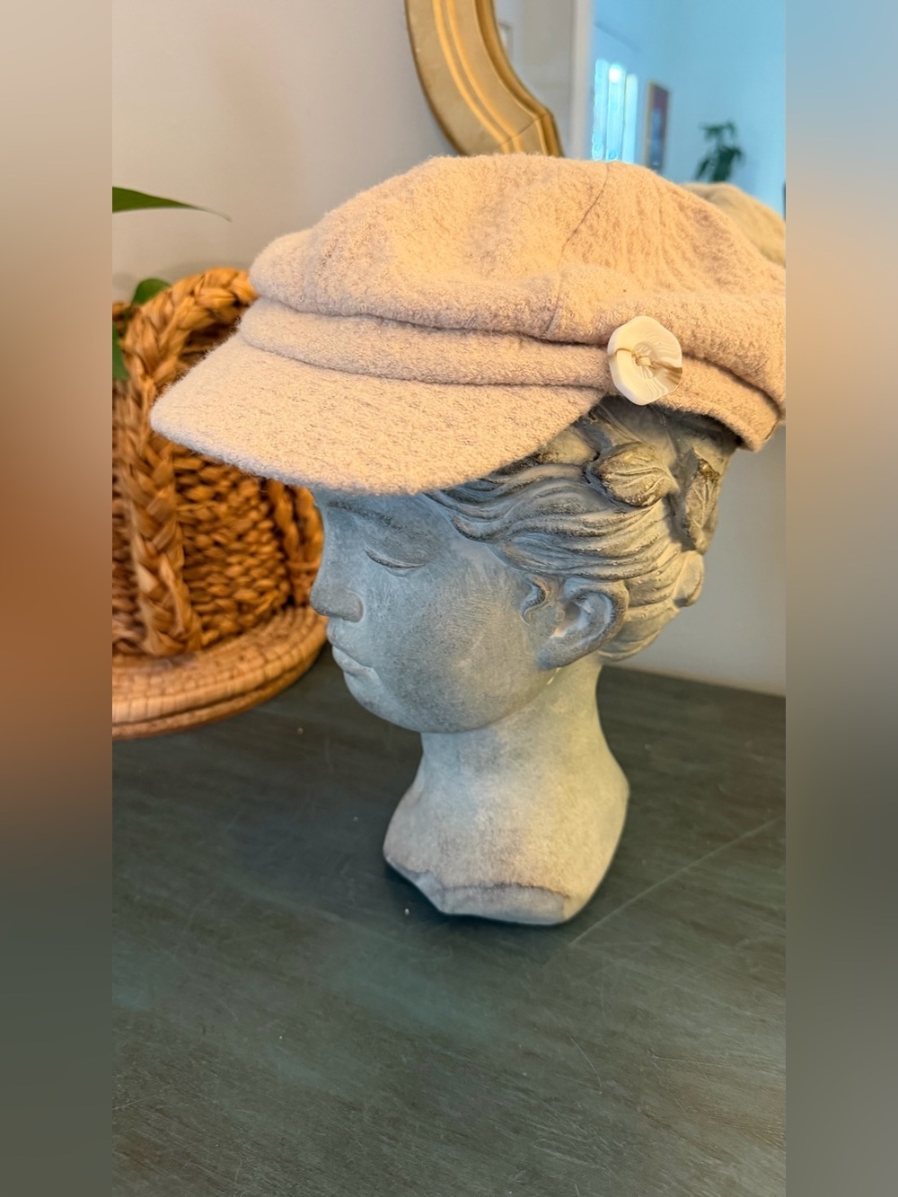 PISTIL Beige newsboy cap with wool blend material and decorative button